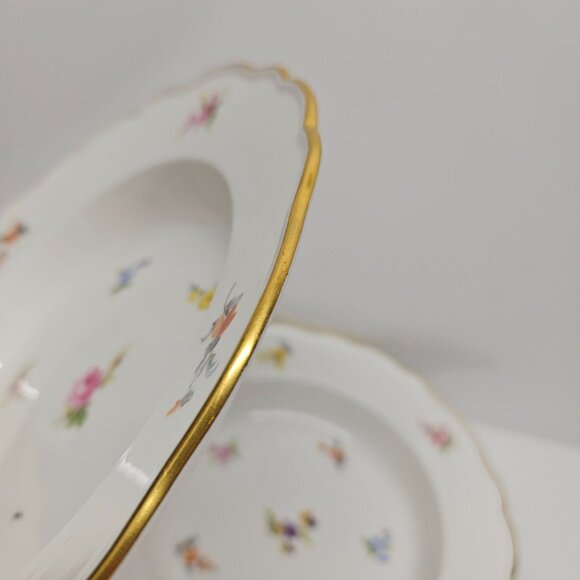 2 Meissen Scattered Flowers Large Rim Soup Bowls Crossed Swords Mark Gold Trim - Picture 4 of 6